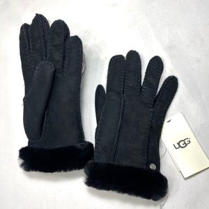 UGG
Leather gloves